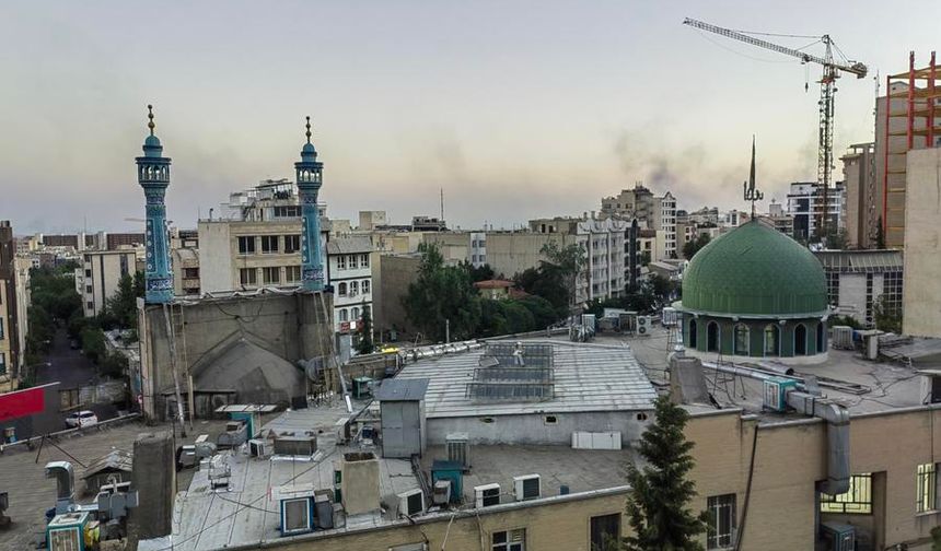 İran lideri Hamaney: Asla teslim olmayacağız
