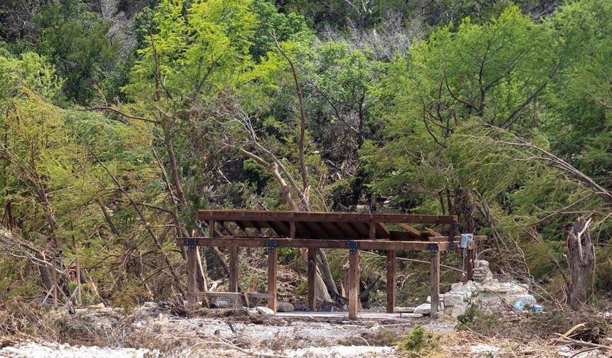 ABD'nin Teksas eyaletindeki sel felaketinde kayıp kişileri arama çalışmaları devam ediyor
