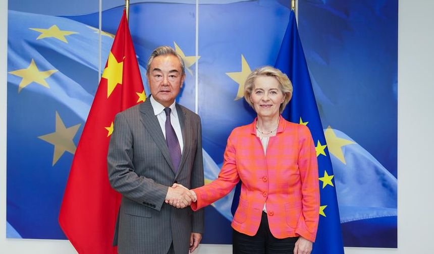 Çin Dışişleri Bakanı Wang, AB Komisyonu Başkanı Von der Leyen ile görüştü