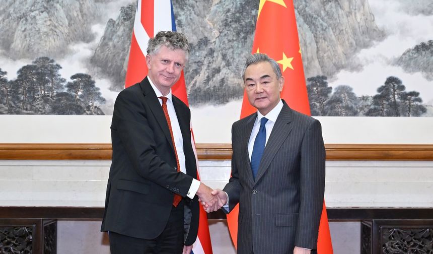 Çin Dışişleri Bakanı Wang, İngiltere Ulusal Güvenlik Danışmanı Powell ile görüştü