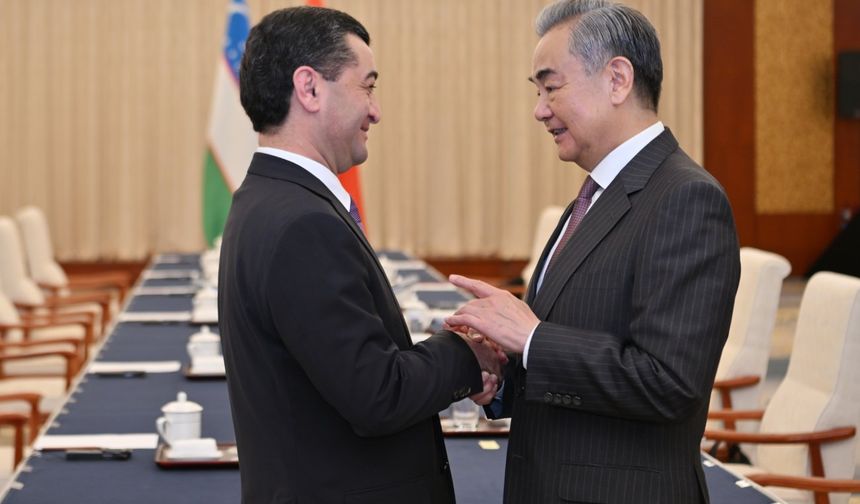 Çin Dışişleri Bakanı Wang, Özbek mevkidaşı ile görüştü