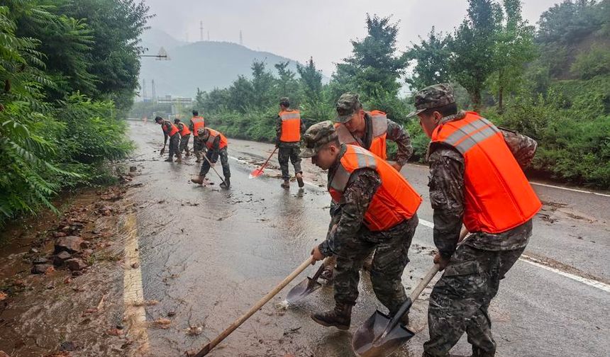 Çin'in başkenti Beijing'de fırtına ve şiddetli yağmur nedeniyle 82.000 kişi tahliye edildi