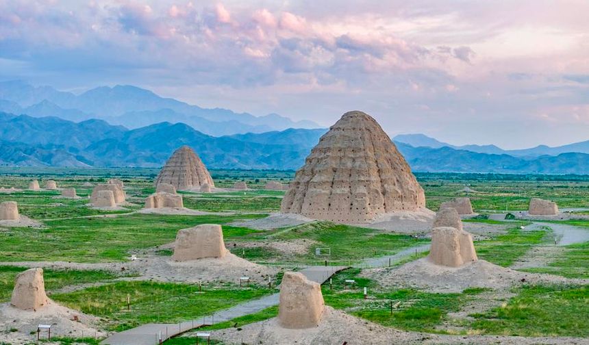 Çin'deki Xixia İmparatorluk Mezarları, UNESCO Dünya Mirası Listesi'ne dahil edildi