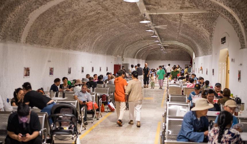 Çin'in Hangzhou kentinde sıcak hava dalgasına karşı sığınaklardaki serinleme noktaları halka açıldı