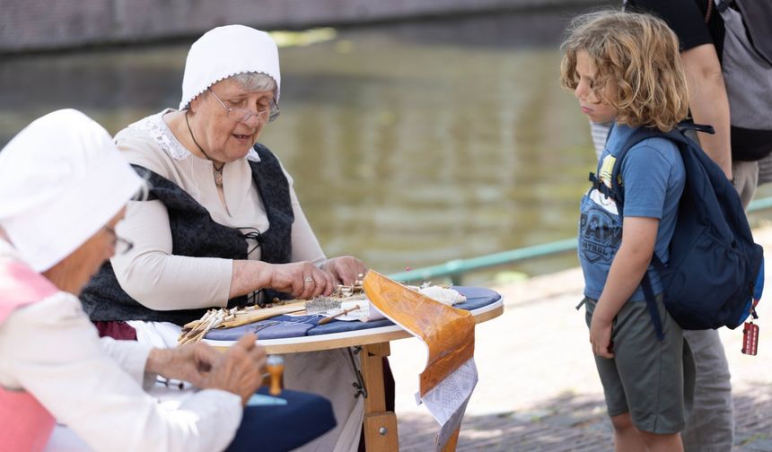 Hollanda'nın Leiden kentinde düzenlenen Rembrandt Günleri renkli görüntülere sahne oldu