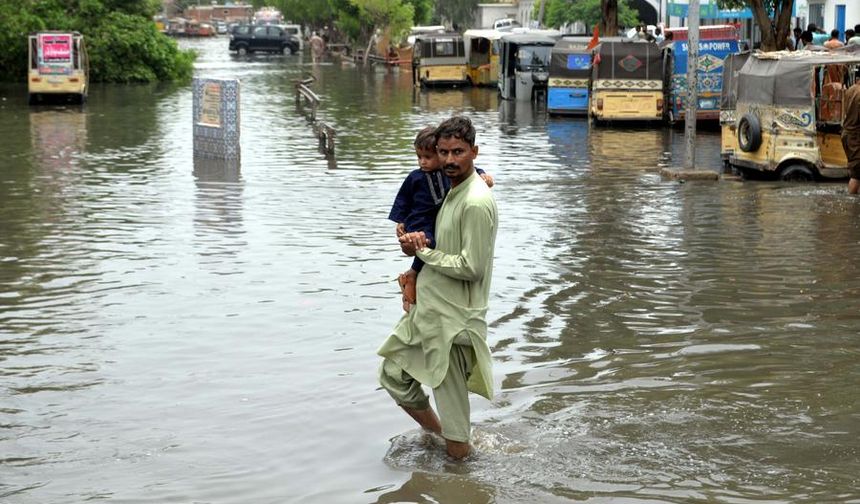 Pakistan'da muson yağmurları nedeniyle son bir ayda en az 271 kişi hayatını kaybetti