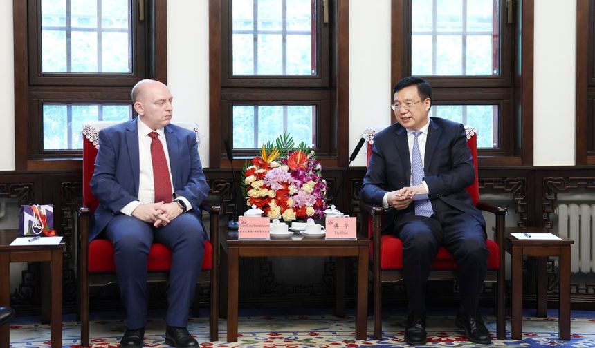 Xinhua Haber Ajansı Başkanı Fu, Atina-Makedonya Haber Ajansı Yönetim Kurulu Başkanı ile görüştü