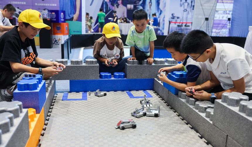 Çin'de düzenlenen 1. Wuzhen Gençlik Teknoloji Karnavalı 40.000'den fazla ziyaretçiye kapılarını açtı