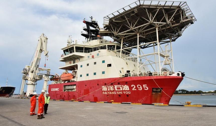 Çin'in "HYSY 295" kanal açma gemisi Brunei'deki ilk deniz görevine başladı