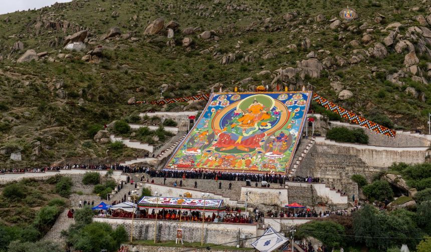 Çin'in Xizang Özerk Bölgesi'nde geleneksel Shoton Festivali başladı