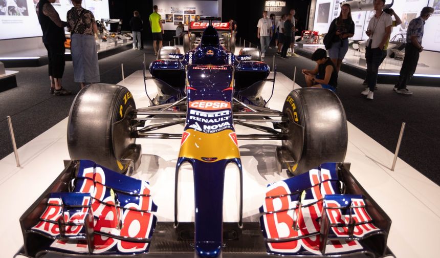 Hollanda'nın başkenti Amsterdam'daki "Formula 1 Sergisi" yoğun ilgi üzerine uzatıldı
