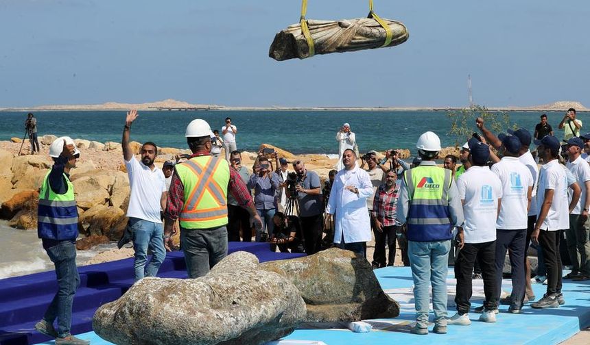 Mısır, Akdeniz'in derinliklerinden üç büyük tarihi eser çıkardı