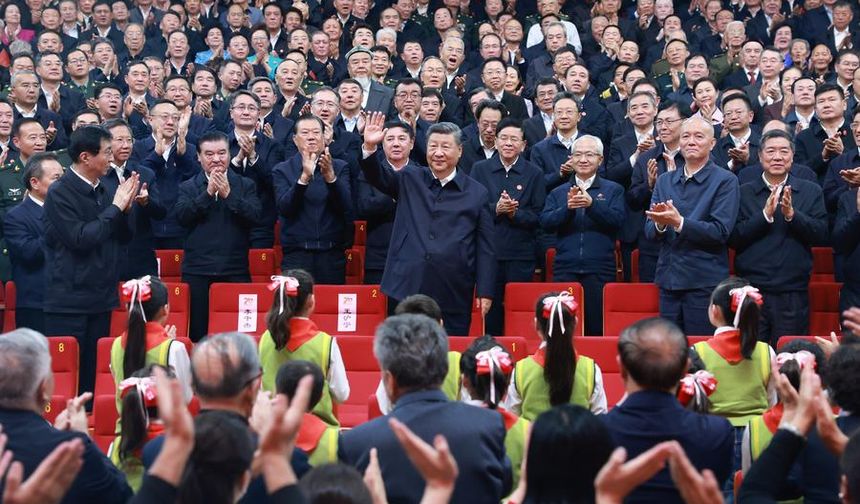 Çin Cumhurbaşkanı Xi, Xinjiang Uygur Özerk Bölgesi'nin 70. kuruluş yıldönümü galasına katıldı