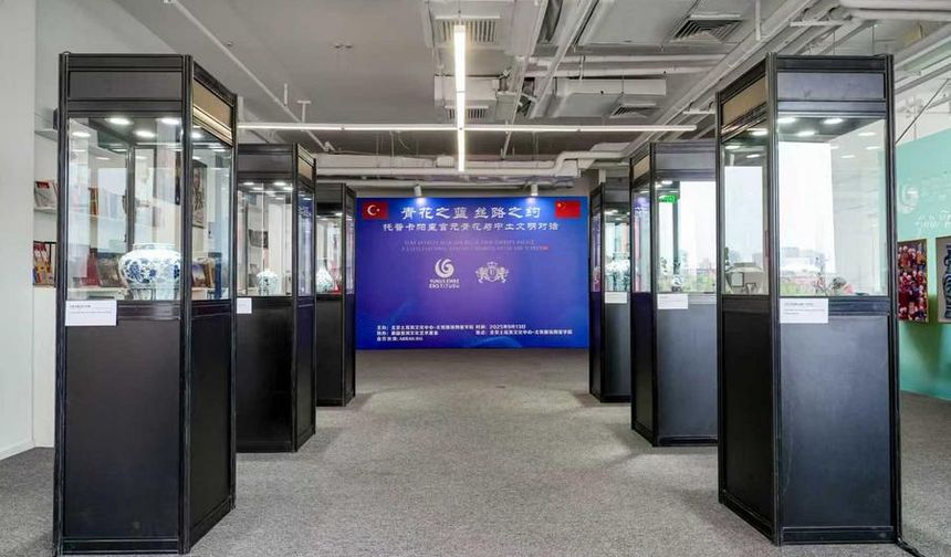 Topkapı Sarayı'ndaki Yuan porselenleri Beijing'de sergileniyor
