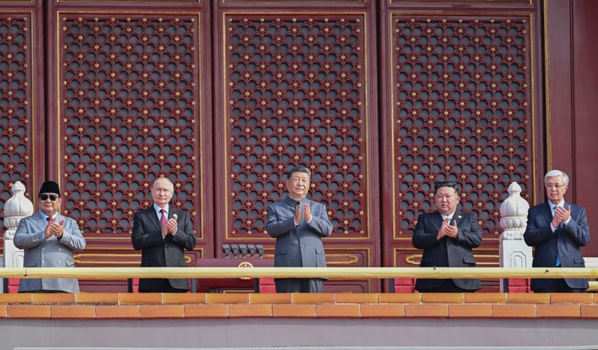 Xi ve yabancı liderler, Çin'in Zafer Günü geçit töreni için Tian'anmen Meydanı'nda