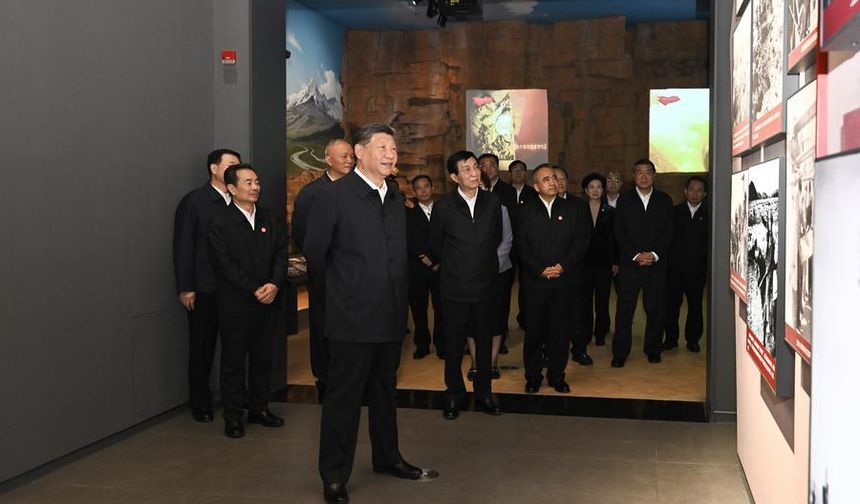 Xi, Xinjiang Uygur Özerk Bölgesi'nin 70. kuruluş yıldönümü için düzenlenen törene katıldı