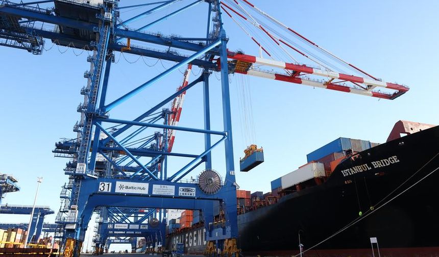 Çin-Avrupa Arktik rotasını kullanan ilk konteyner gemisi Polonya'ya ulaştı