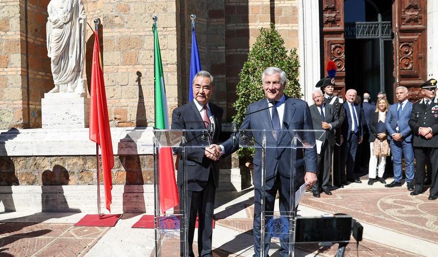 Çin Dışişleri Bakanı Wang Yi, İtalyan mevkidaşı ile bir araya geldi