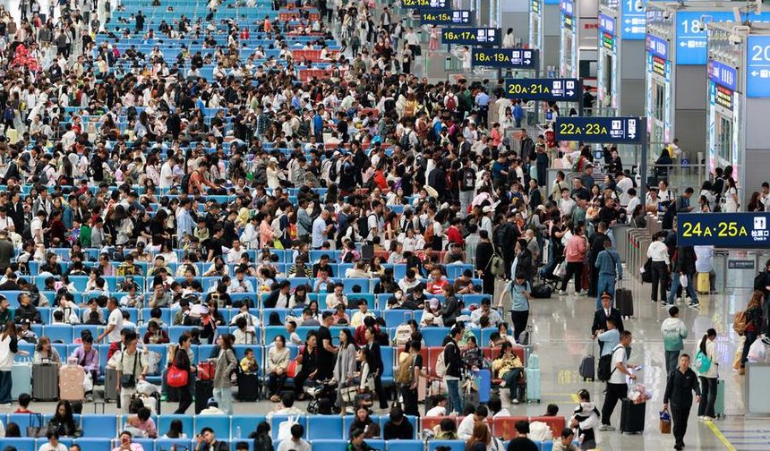 Çin'de 2025'in ilk üç çeyreğinde yaklaşık 5 milyar yurt içi seyahat yapıldı