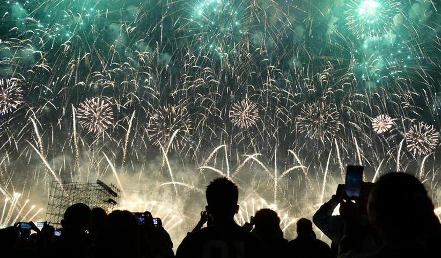 Çin'in Liuyang kentinde düzenlenen 17. Havai Fişek Kültür Festivali gökyüzünü aydınlattı