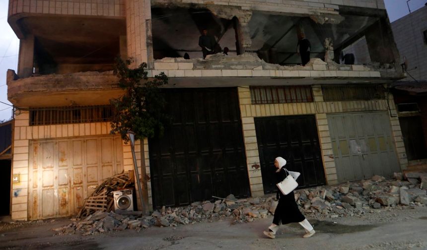 İsrail, Batı Şeria'da Filistinlilere ait evleri yıktı