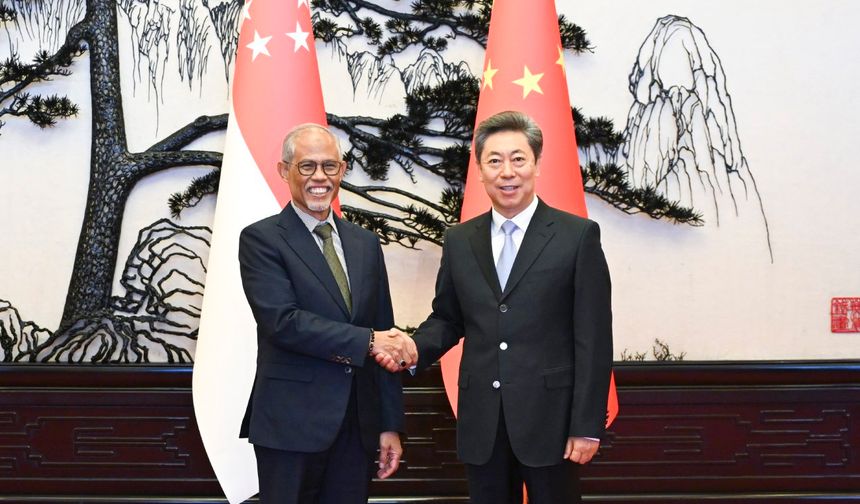 Çinli üst düzey yetkili, Singapur Aile ve Sosyal Kalkınma Bakanı ile görüştü