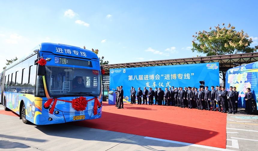 Shanghai, Çin Uluslararası İthalat Fuarı için özel bir otobüs hattını hizmete soktu