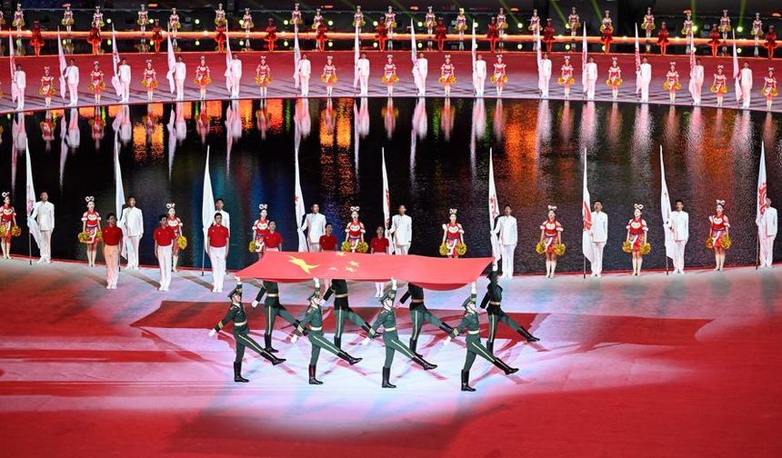 15. Çin Ulusal Oyunları'nın açılış töreni renkli gösterilere sahne oldu