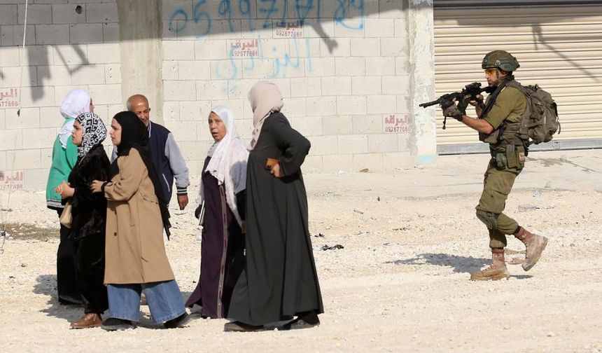Batı Şeria'daki Filistinliler, Nur Şems Mülteci Kampı'ndaki evlerine dönmek için protesto düzenledi