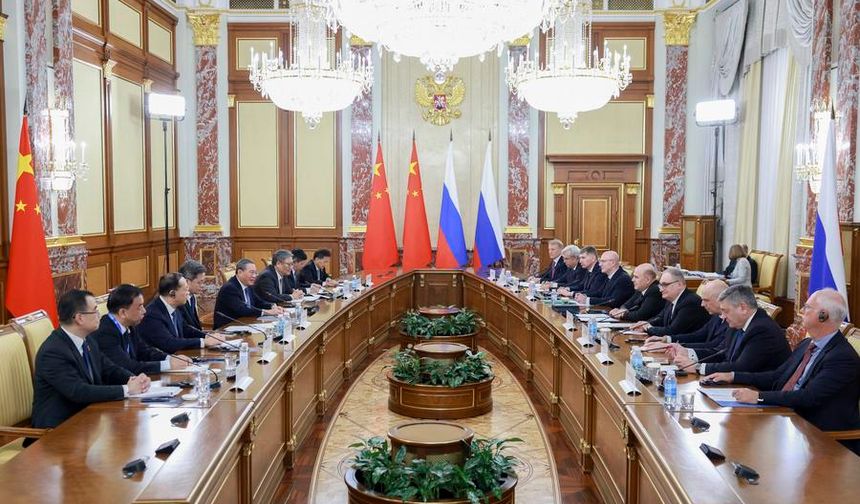 Çin Başbakanı, Moskova'da Rus mevkidaşıyla görüştü