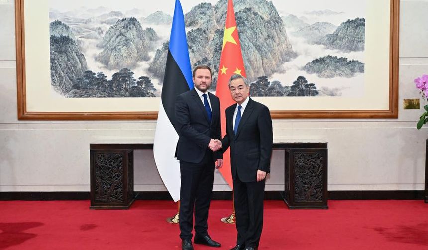 Çin Dışişleri Bakanı, Estonyalı mevkidaşı ile görüştü