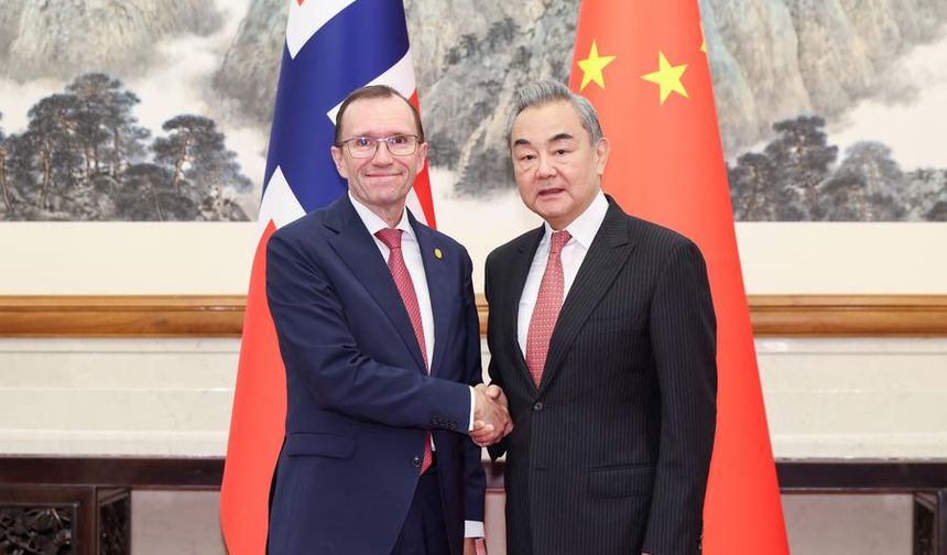 Çin Dışişleri Bakanı, Norveçli mevkidaşı ile görüştü