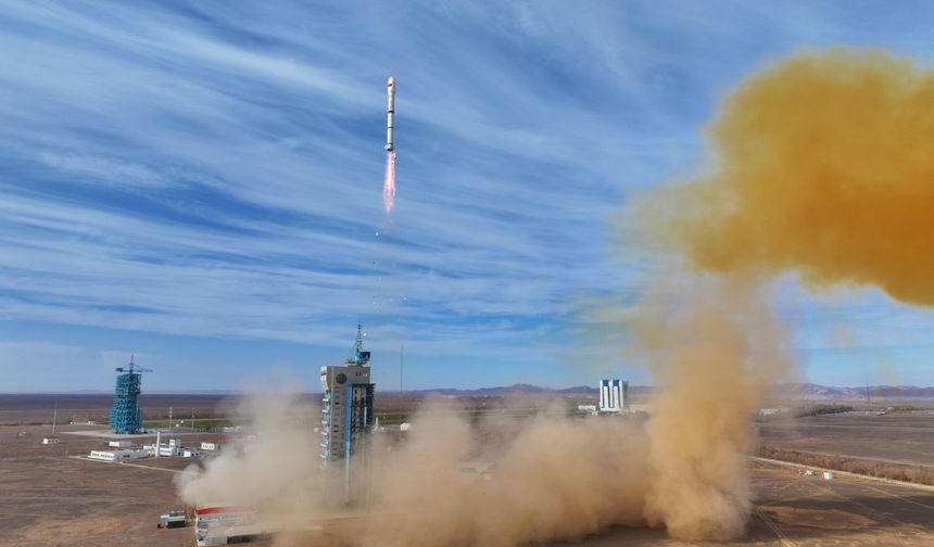 Çin uzaya üç yeni uydu gönderdi