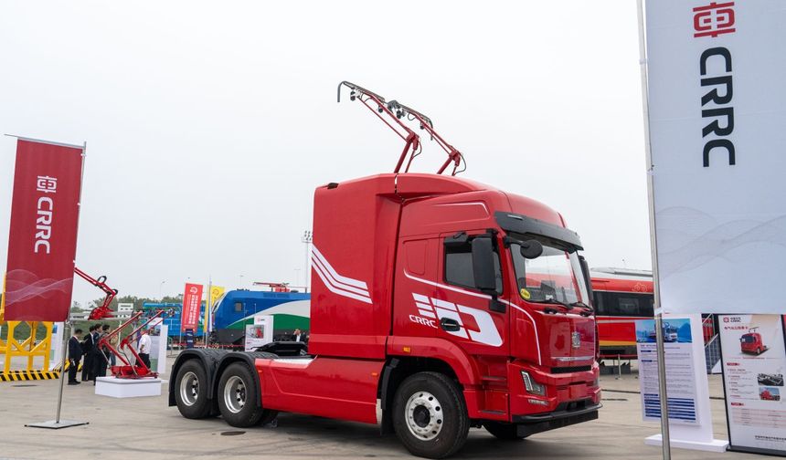 Çin'de geliştirilen elektrikli ve akıllı 'entegre ağır hizmet kamyonu' üretim bandından indi