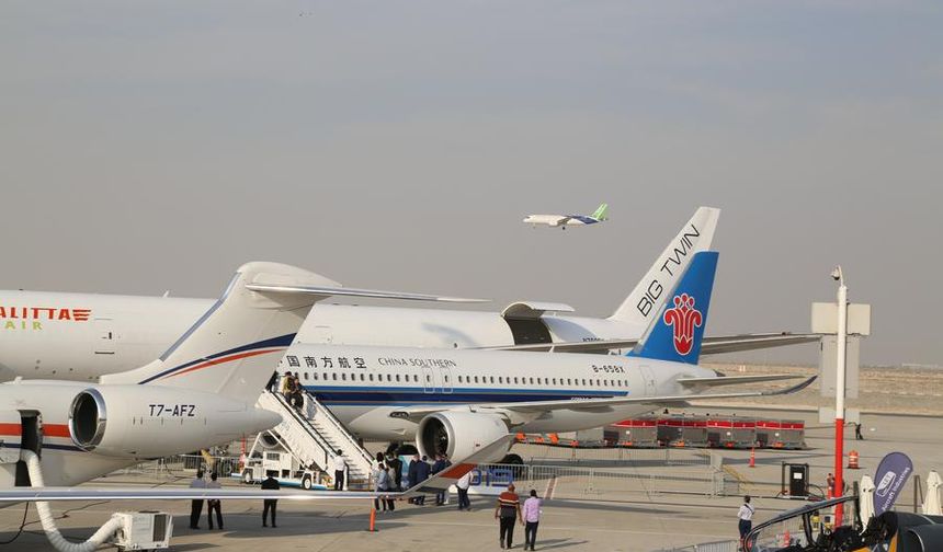 Çin'in C919 yolcu uçağının Ortadoğu'daki ilk tanıtımı 2025 Dubai Havacılık Fuarı'nda yapıldı