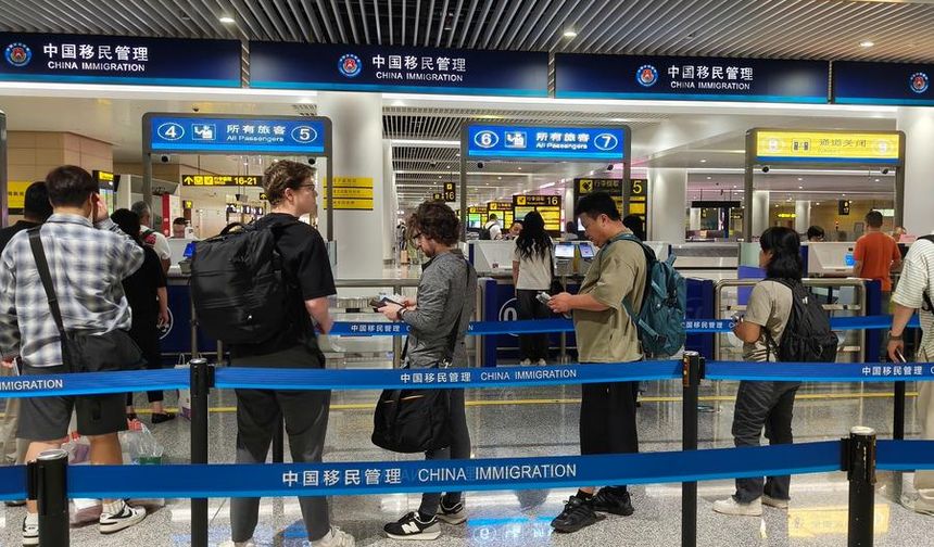 Çin'in Chongqing kenti ile Moskova arasındaki direkt yolcu uçuşları yeniden başladı