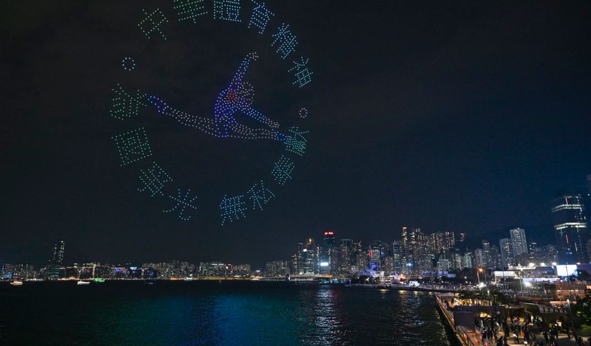 Çin'in güneyindeki Hong Kong'da spor temalı drone gösterisi düzenlendi