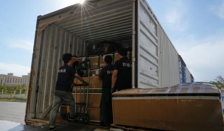 Çin'in Xinjiang bölgesindeki Alashankou Limanı'ndan geçen Çin-Avrupa yük treni sayısında 2025'te rekor kırıldı