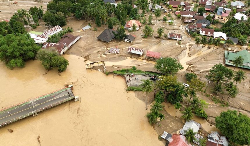 Endonezya'da sel ve heyelanlarda hayatını kaybedenlerin sayısı 961'e yükseldi