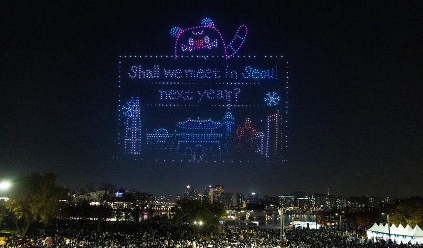 Güney Kore'nin başkenti Seul'de drone'larla oluşturulan ışık gösterisi göz kamaştırdı