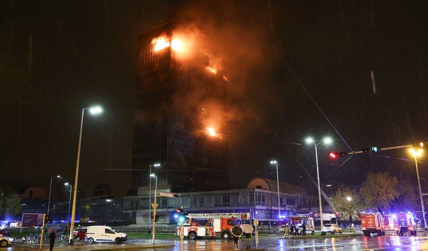 Hırvatistan'ın başkenti Zagreb'de gökdelen yangını