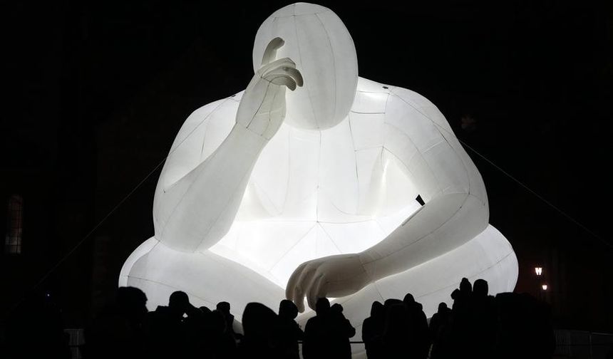 Letonya'nın başkenti Riga'da simge yapılar ışık festivali kapsamında aydınlatıldı