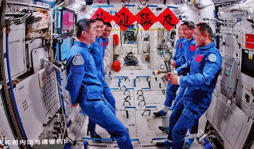 Çin: Shenzhou-20 astronotlarını Dünya'ya dönüş görevi sorunsuz ilerliyor