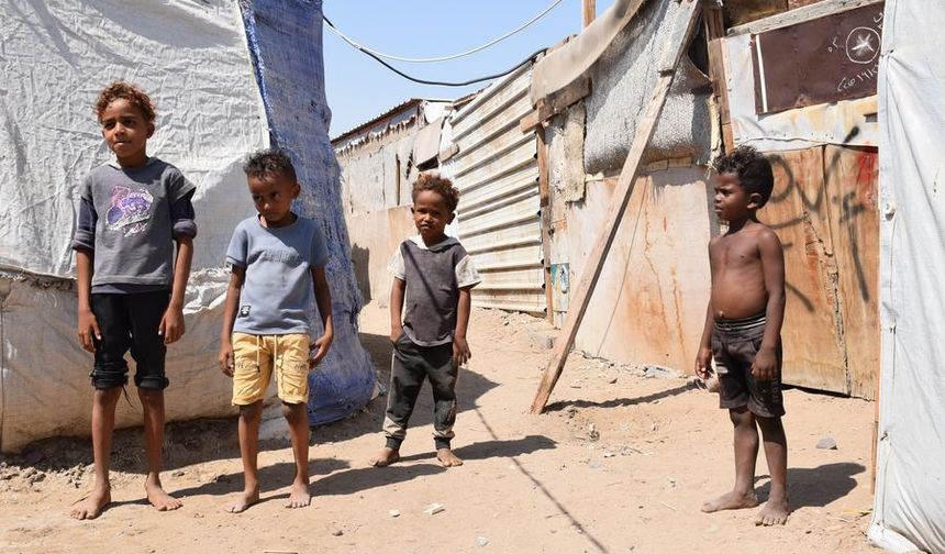 Yemen'de çatışmalar yüzünden yerinden edilen 3 milyondan fazla kişi çadırlarda yaşama tutunmaya çalışıyor