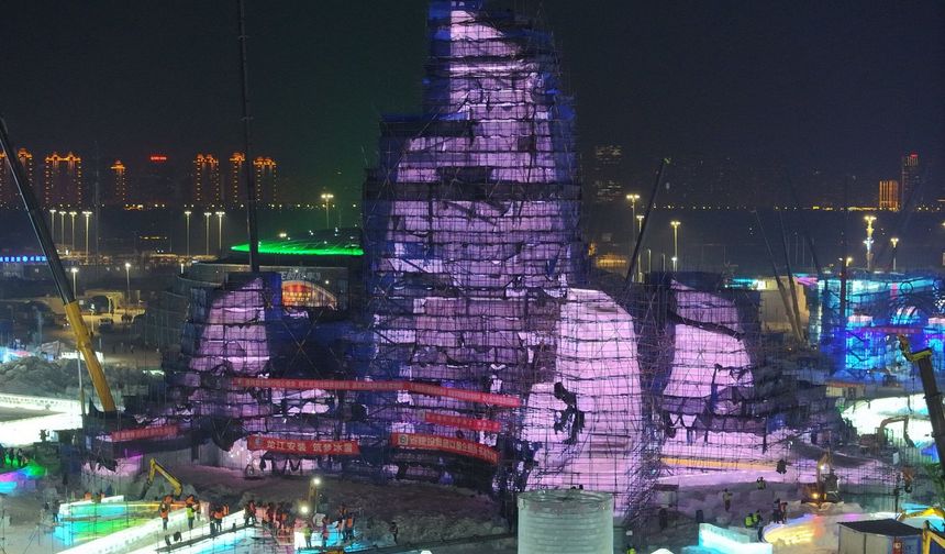 27. Harbin Buz ve Kar Dünyası'nın ana kulesinin yapımı tamamlandı