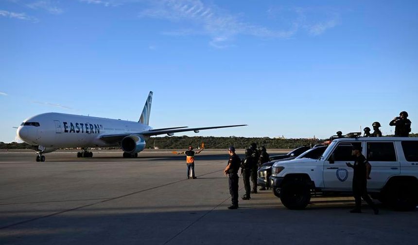 ABD, varılan anlaşmanın ardından Venezuela'ya göçmenleri göndermeye yeniden başladı