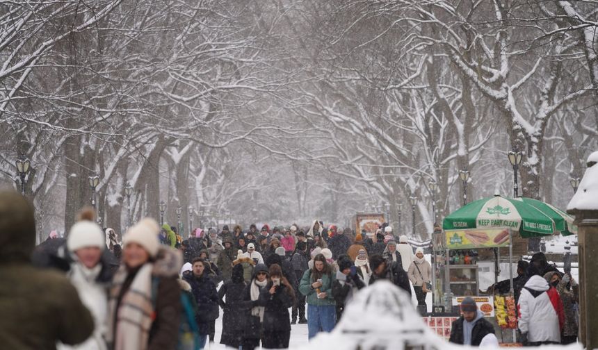 ABD'de etkili olan kış fırtınası nedeniyle binlerce uçuş ertelendi
