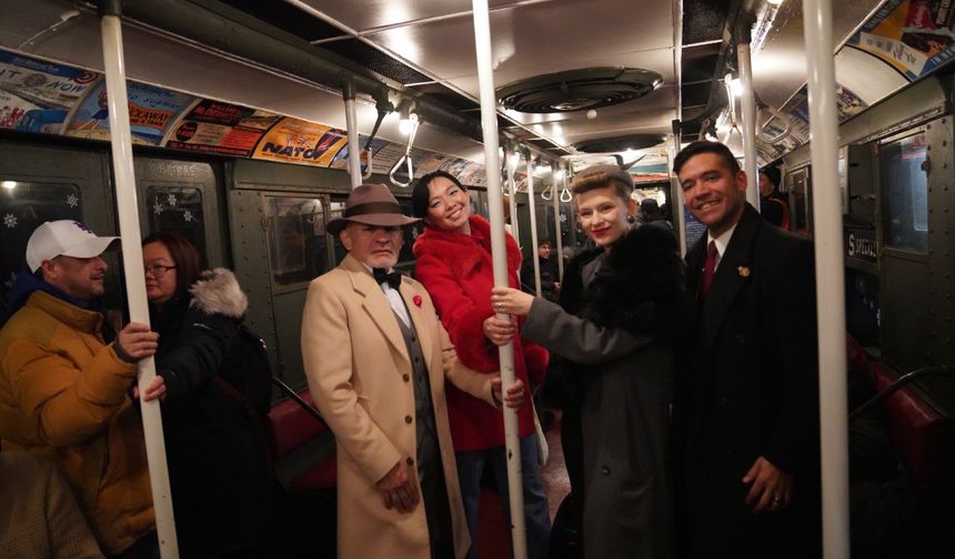 ABD'nin New York kentinde nostaljik tren vagonları yolcuları zamanda yolculuğa çıkarıyor