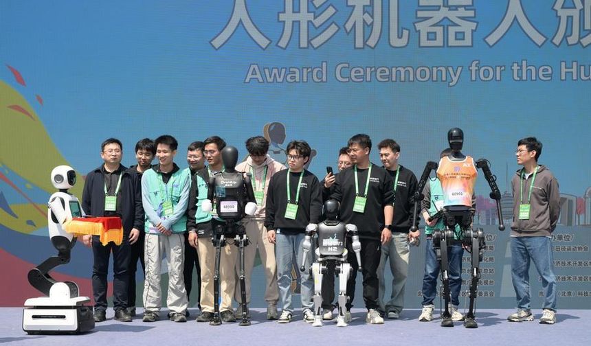 Beijing E-Town insansı robot yarı maratonu Nisan 2026'da yapılacak