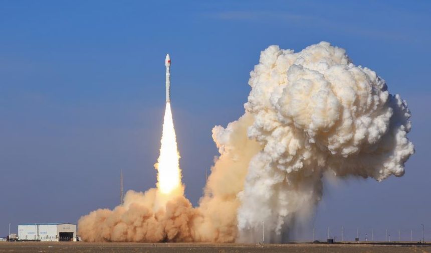 Çin-BAE uzay işbirliğinde dönüm noktası: Arab Satellite 813 uzaya gönderildi